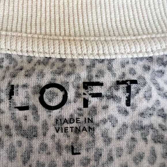 Loft Animal Print Wedge Tee size L - Picture 5 of 8